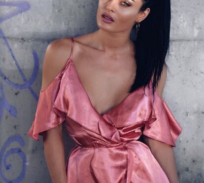 Diana Monteiro: Toda nua só com um véu