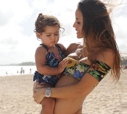 Que fofas! Vejas as três filhas 'top model' de Carolina Patrocínio, lindas de morrer! 
