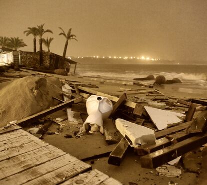 Bar dos Famosos, NoSolo Agua de Portimão, destruído pela chuva e pelo mar