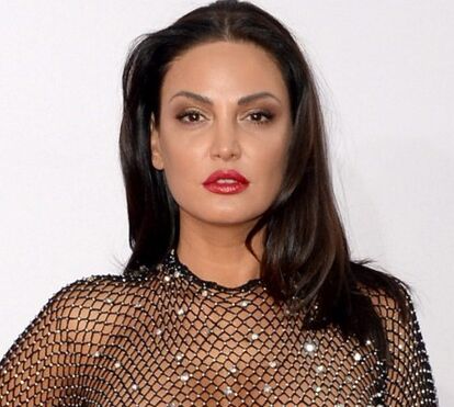 Atriz albanesa abusa nas transparências na after party dos Óscares 