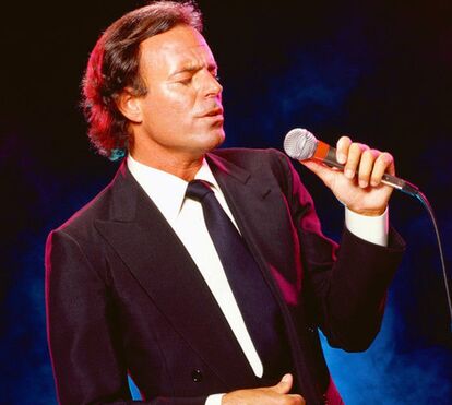Julio Iglesias só conheceu a nora Kournikova 'há meses'... apesar da tenista namorar com Enrique Iglesias há 19 anos!