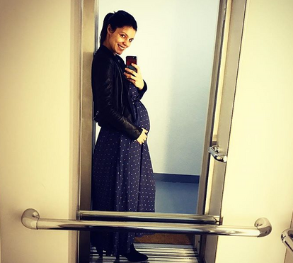 Andreia Rodrigues mostra barriga de grávida