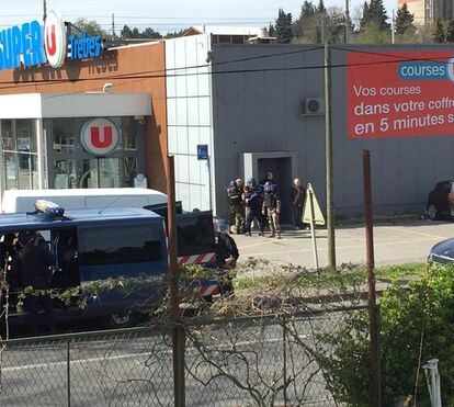 Tiroteio em supermercado no sul de França. Há relato de mortos e feridos