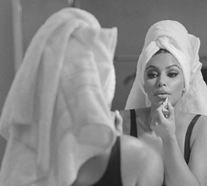 Kim Kardashian queria mostrar o baton e acabou por mostrar o 'bumbum'
