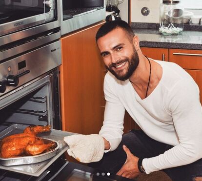 Isaac Alfaiate é o novo rei dos frangos e até os mete no forno