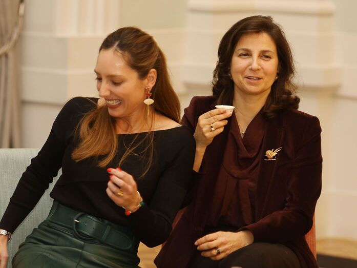A autora do livro, Maria Ana Silva Vieira, com Dona Isabel de Herédia