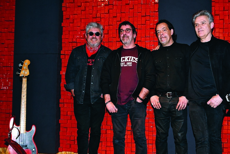 Tim, Kalú, João Cabeleira e Gui, ontem à noite, no estúdio dos Xutos & Pontapés, na apresentação do novo tema