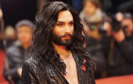 Chantageada, Conchita Wurst revela que é seropositiva