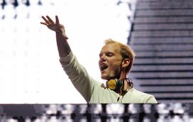 Família de Avicii quebra o silêncio pela primeira vez após morte do DJ