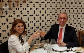 Júlio Isidro celebra 20 anos de casamento