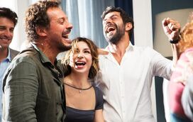 Ator Ricardo Pereira renova votos de casamento com Francisca, com quem tem 3 filhos. Estão apaixonados como há 17 anos, quando se enamoraram