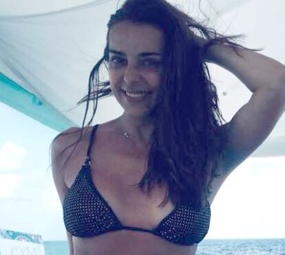 Sexy e ousada, Catarina Furtado prepara-se para uma massagem na praia