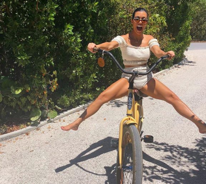 Caliente. As férias das manas Kardashian no paraíso
