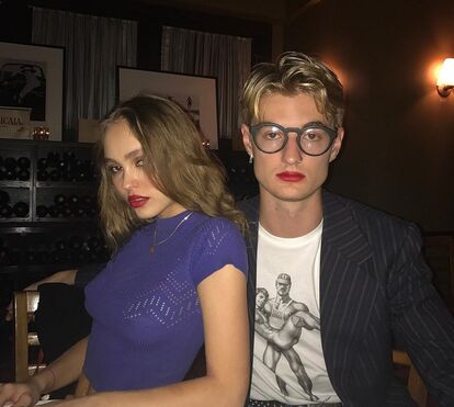 Bronca: Amigo da filha de Johnny Depp publica fotos da modelo despida