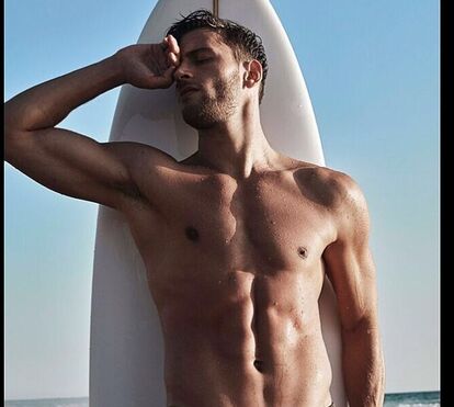 Madonna volta para os braços do modelo português Kevin Sampaio