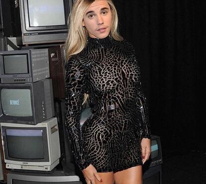 Separado de Selena, Justin Bieber fotografado vestido de mulher 