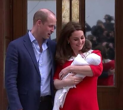 Surpresa: Kate já deixou a maternidade e apresentou o novo príncipe ao mundo