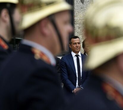 Empresário Jorge Mendes entrega ambulância e casa a vítimas dos incêndios