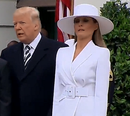 Melania rejeita gesto de carinho de Donald Trump