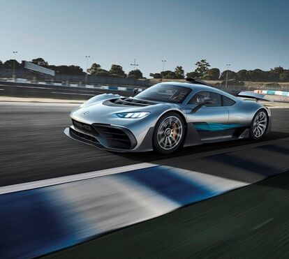 A coleção de super-carros de Lewis Hamilton