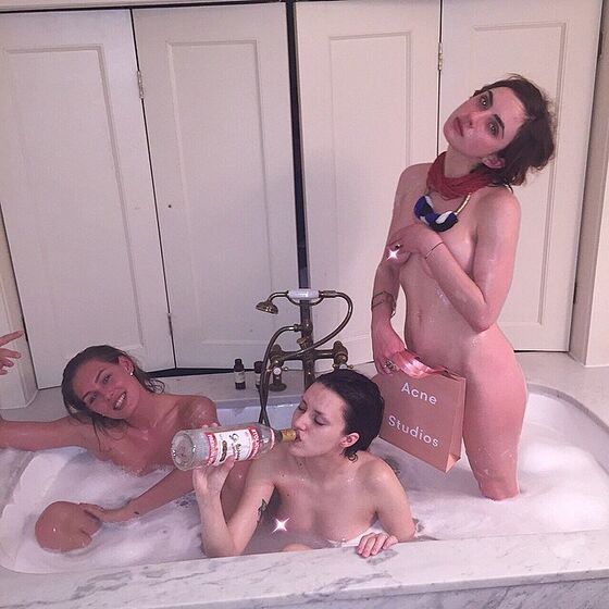 Amigos, Lily-Rose Depp, Walker Bunting