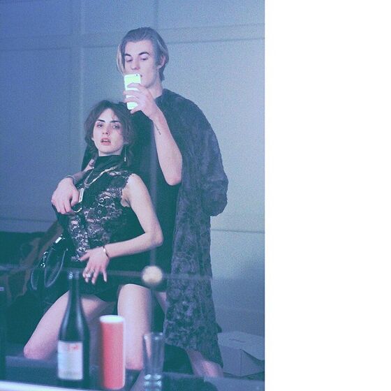 Amigos, Lily-Rose Depp, Walker Bunting