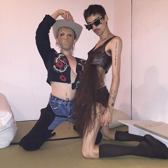 Amigos, Lily-Rose Depp, Walker Bunting