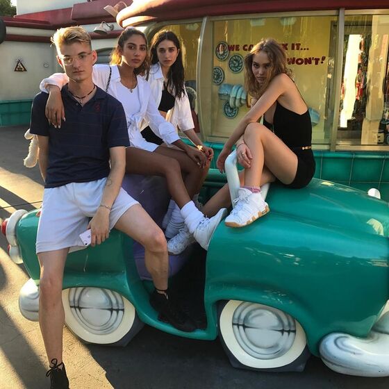 Amigos, Lily-Rose Depp, Walker Bunting