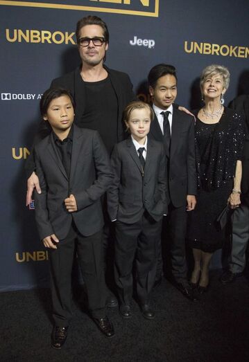 Angelina Jolie, Brad Pitt, Jane Etta Pitt 