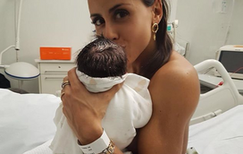 Carolina Patrocínio dá de mamar e provoca discussão nas redes sociais