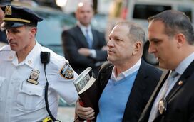 Produtor de Hollywood acusado de abusos sexuais entrega-se à polícia de Nova Iorque
