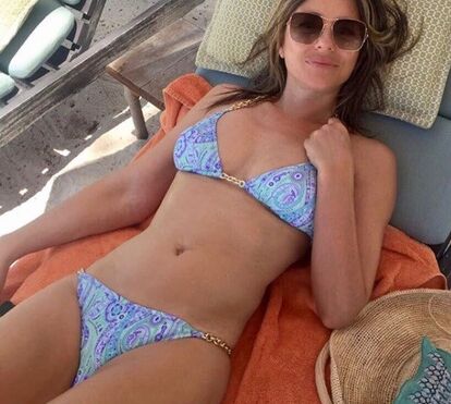 Mas o que é que é isto...? Liz Hurley arrebatadora aos 52 anos