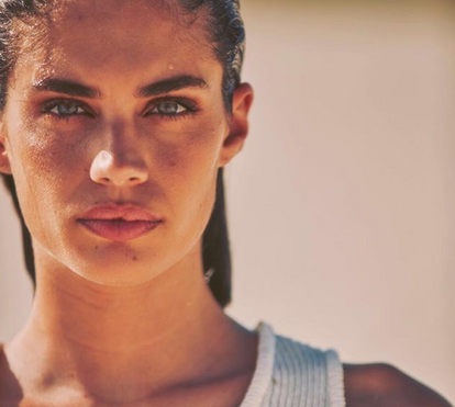 Surpresa! Adivinhe com quem Sara Sampaio está no Porto