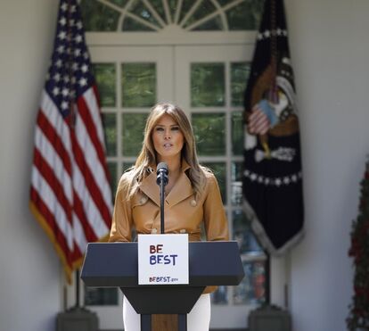 O casaco de mais de 5 mil euros de Melania Trump que toda gente está a falar