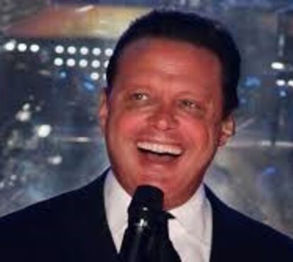 Constrangedor: Cantor Luis Miguel tem ereção durante concerto. Ficou tudo registado em vídeo