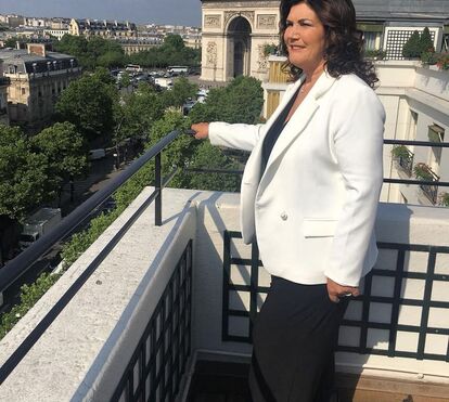 Depois de Paris, Dolores Aveiro vai promover o livro no Brasil
