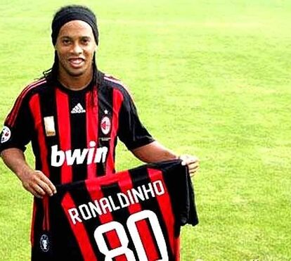 Escândalo: Ronaldinho vive com duas mulheres... e vai casar com as duas!
