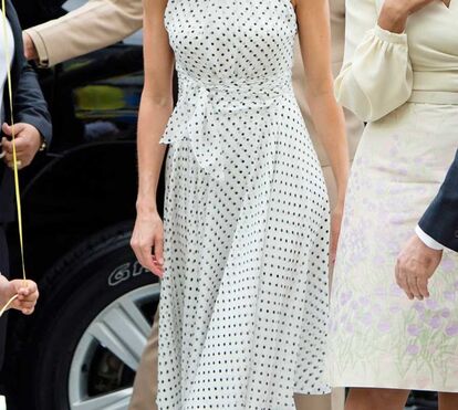 Luxos de Letizia em viagem solidária pelo Caribe está a provocar chuva de críticas