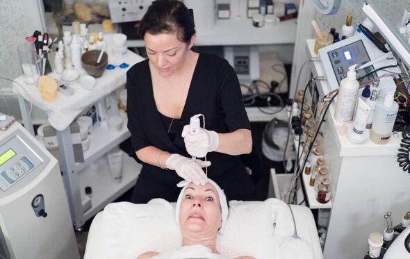 Sandra Bullock, tratamento facial peniano, Georgia Louise 