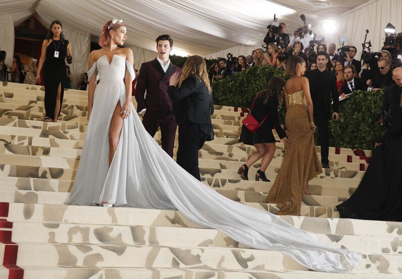 Hailey Baldwin, shawn mendes