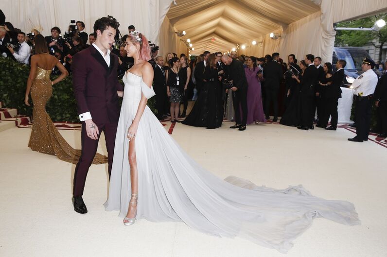 Hailey Baldwin, shawn mendes