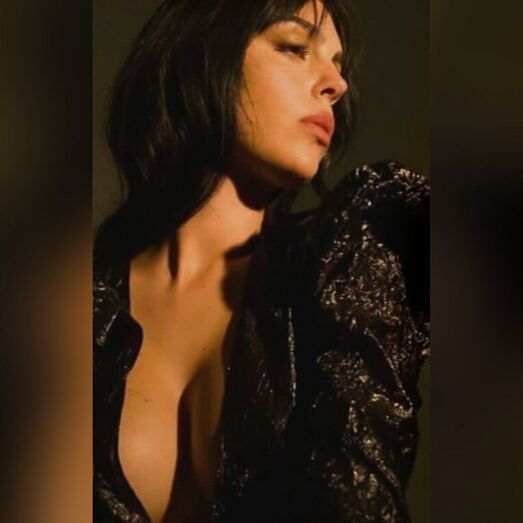 Como a senhora Ronaldo está diferente! 