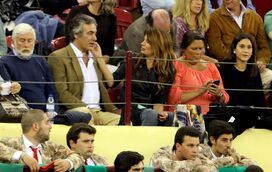 Bárbara Guimarães namora em Corrida de Touros do Correio da Manhã