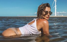 A escaldar: Cleo Pires mostra-se em lingerie rendada dentro de água