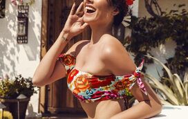 Mulher de Toto Salvio é a modelo (mais quente) da sua nova coleção de biquínis