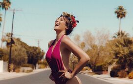 Mais hot não há! Mulher de Toto Salvio provocante para promover nova coleção