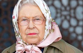 O que aconteceu? Isabel II surge com a mão toda negra e preocupa os britânicos