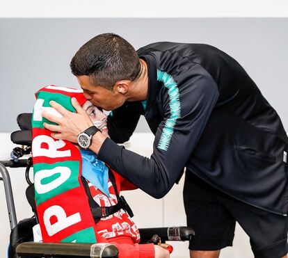 Solidariedade: Cristiano Ronaldo concretiza sonho de duas crianças doentes