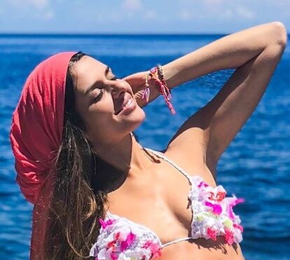 Cuca Roseta foge do frio e vento de Portugal e mostra-se em biquíni