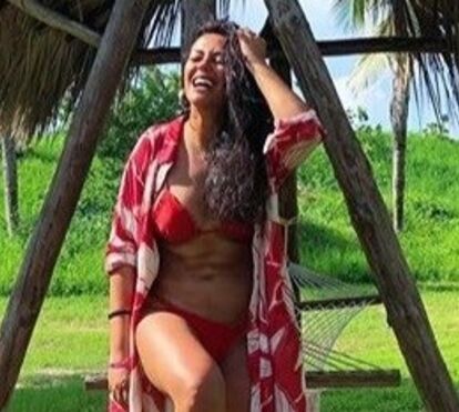 Sofia Ribeiro esquece problemas e diverte-se em Cuba